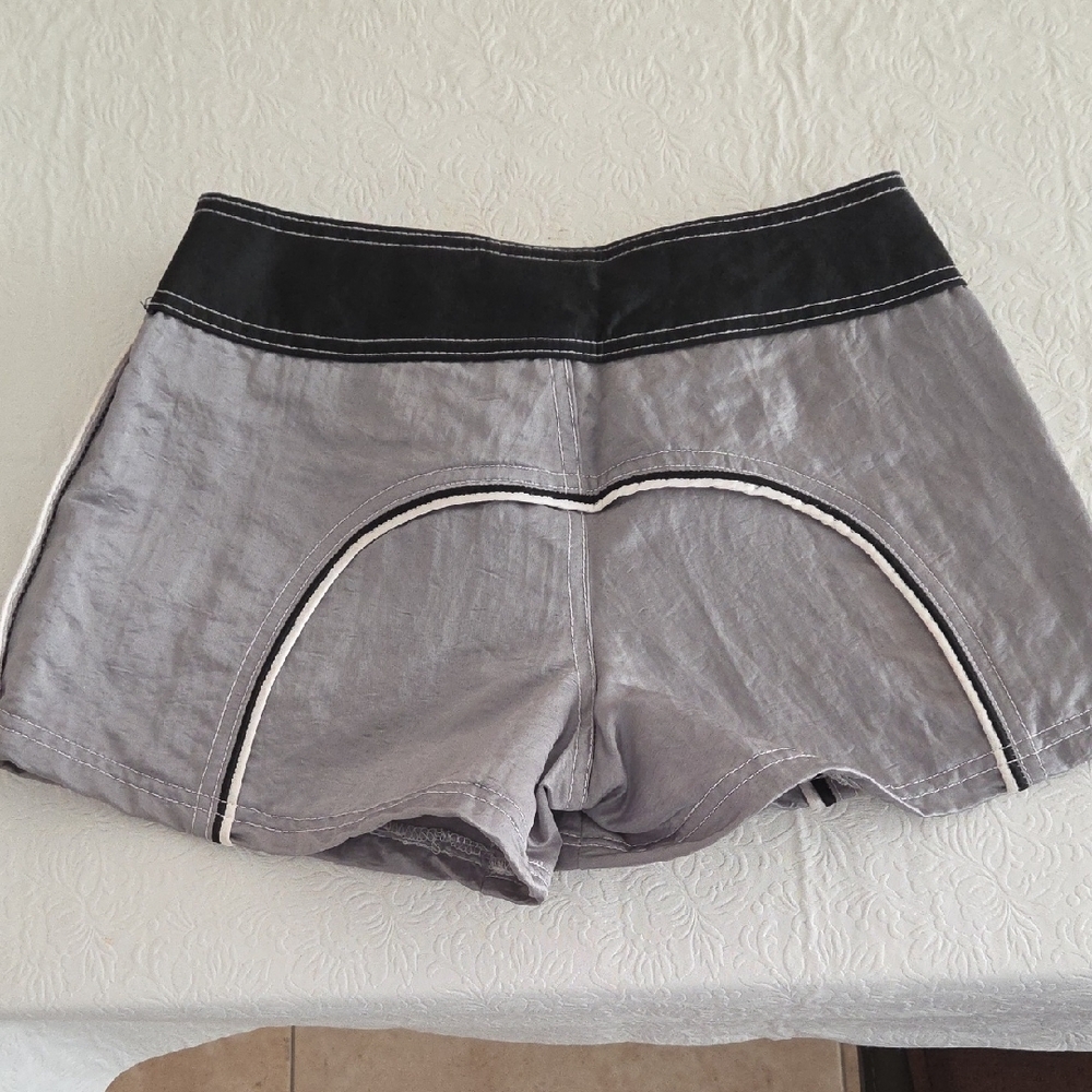 Gray & Black Women's Shorts - Picture 3 of 6